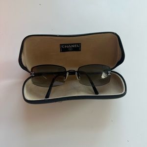 CHANEL . Authentic rimless sun glasses